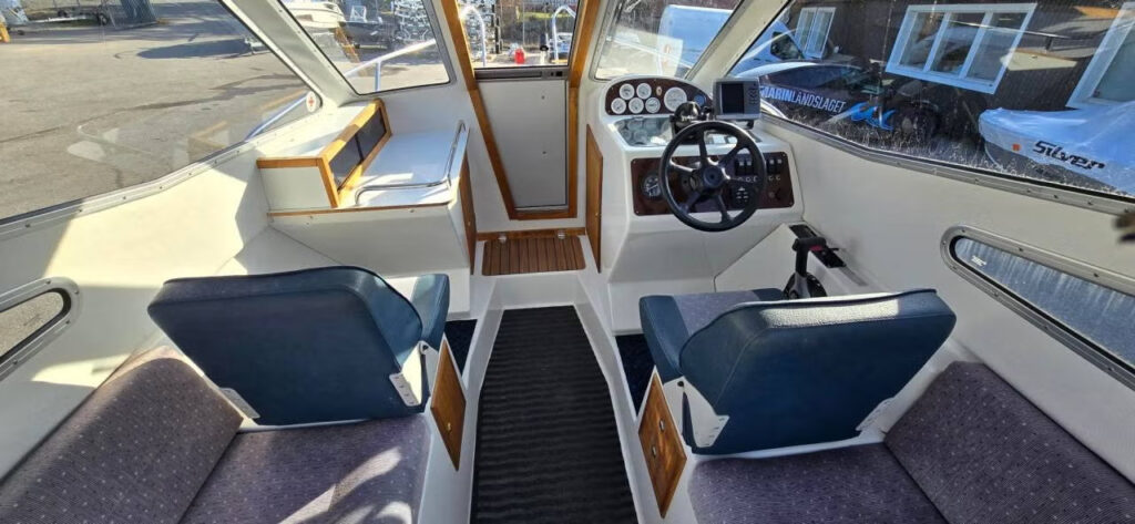 Silver Eagle 650 Cabin 1,7 L Mercuiser DTI diesel -07 - bild 2