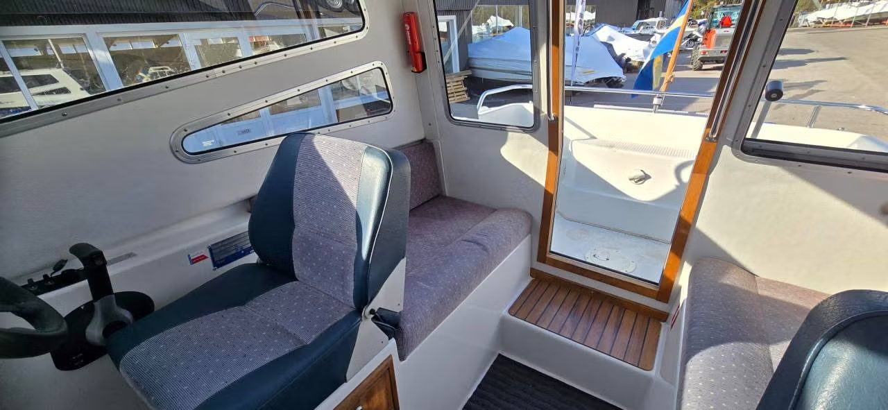 Silver Eagle 650 Cabin 1,7 L Mercuiser DTI diesel -07 bild 10