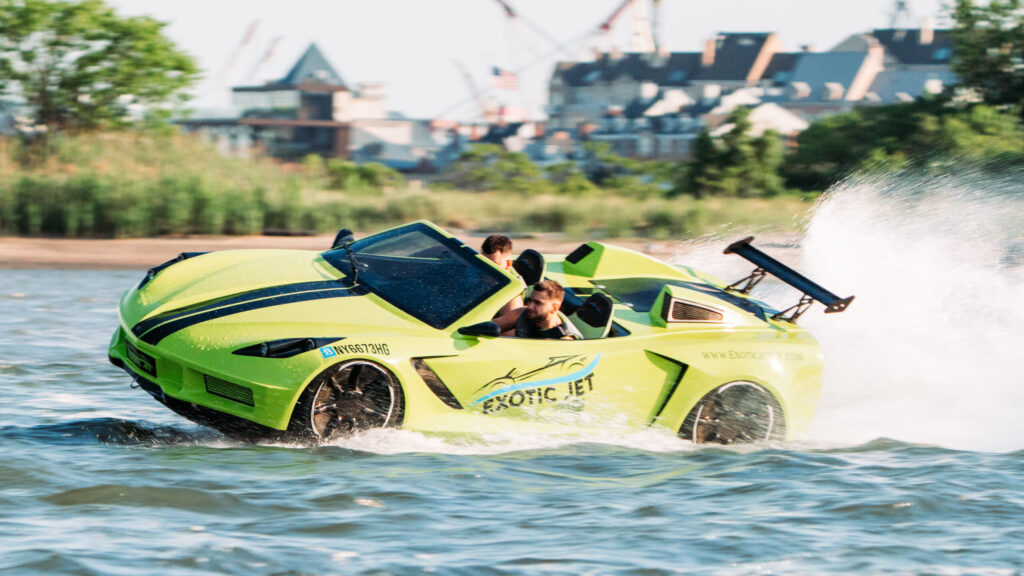 Jetcar sportbil i vattnet - bild 1