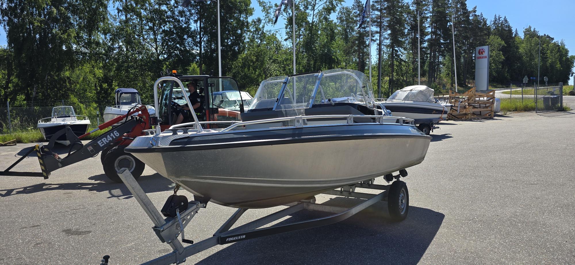 Buster LX 2017 Yamaha F60 bild 3