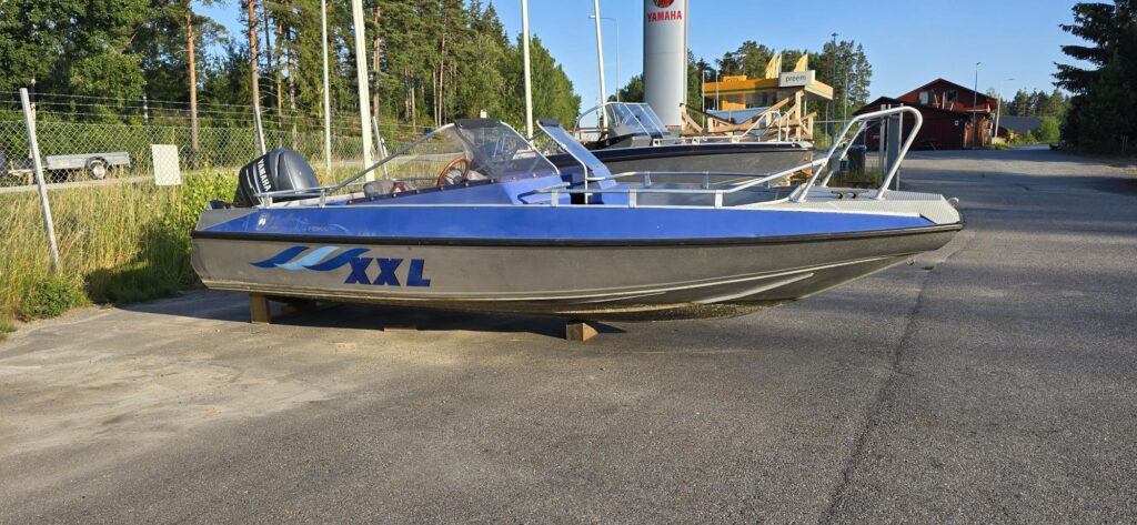 Buster XXL -01 Yamaha F115